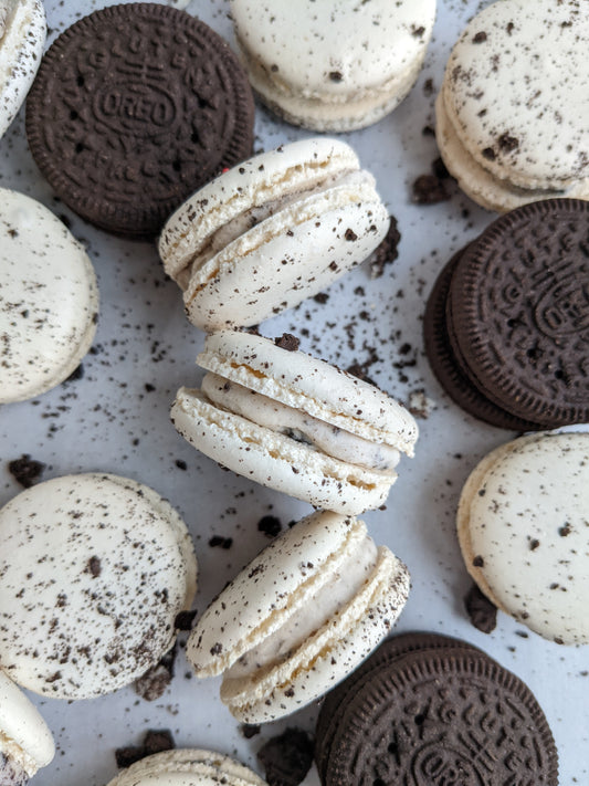 Oreo Cheesecake Macarons